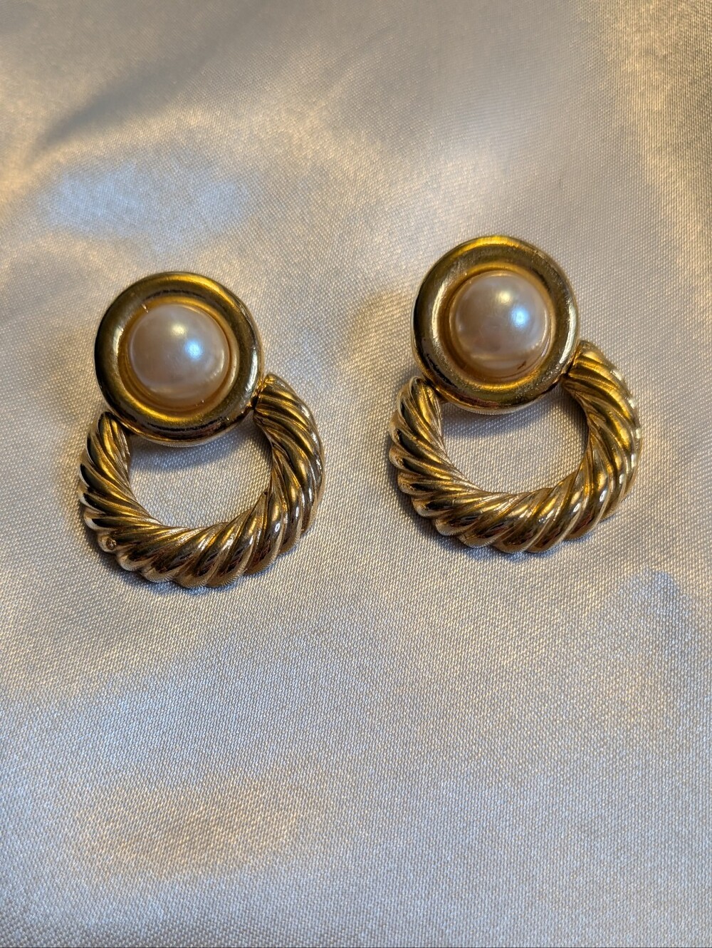 1980s Gold Twisted Cable Faux Pearl Door Knocker Drop Stud Earrings